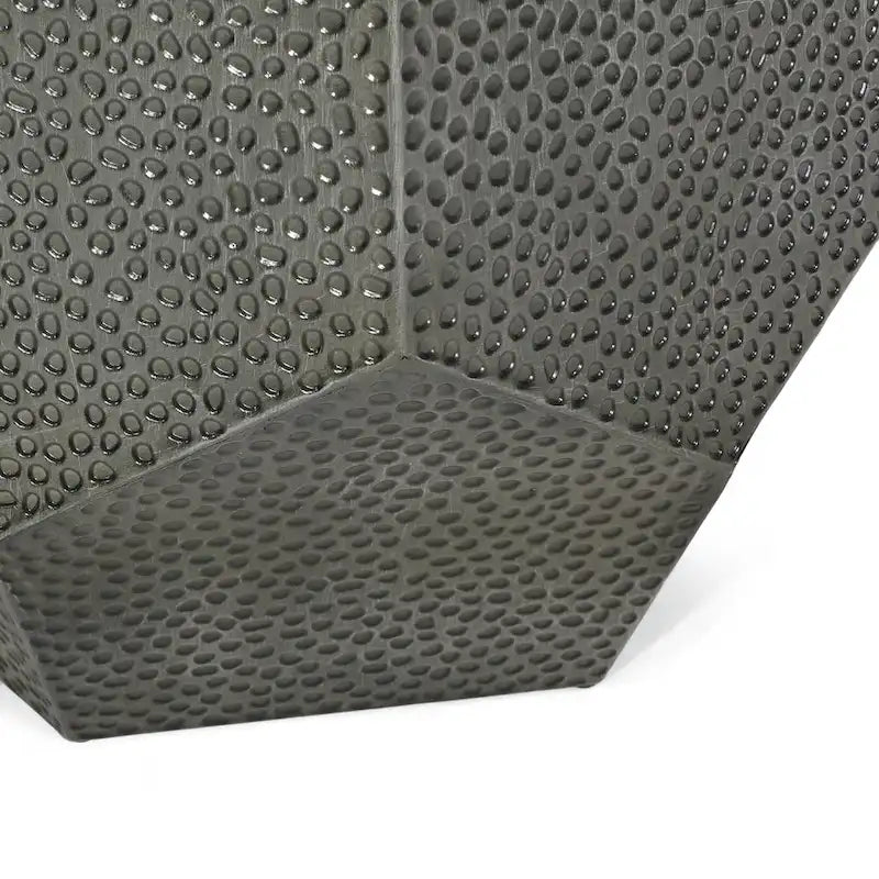 Tavolino laterale geometrico Pamsha in ferro martellato di