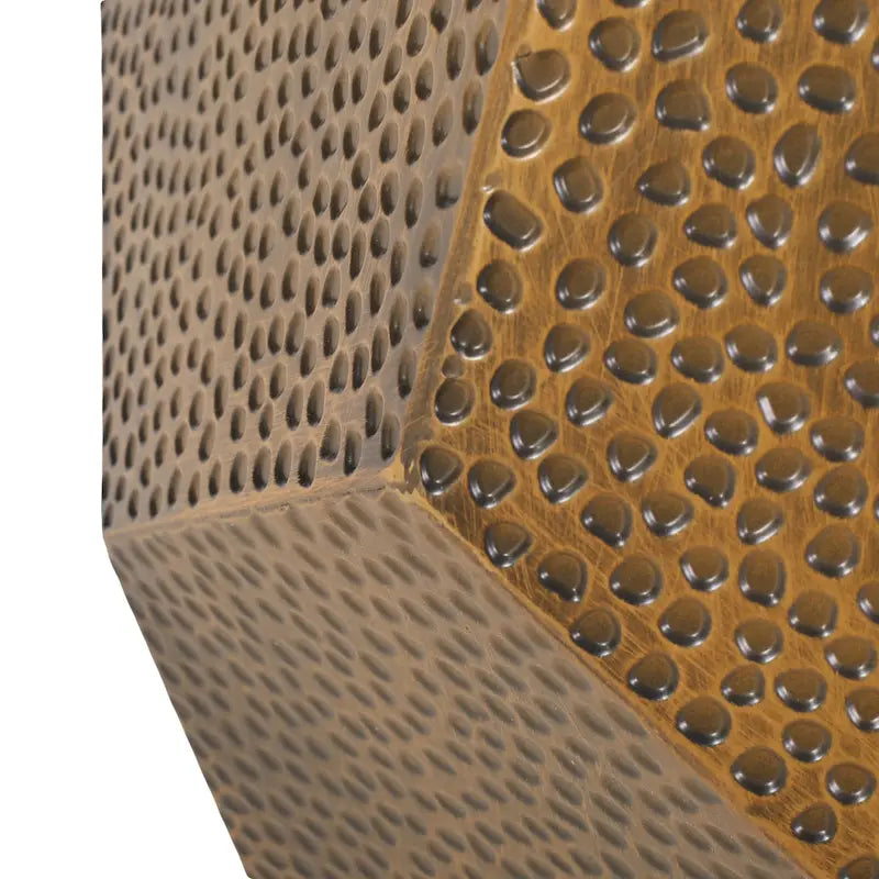 Tavolino laterale geometrico Pamsha in ferro martellato di